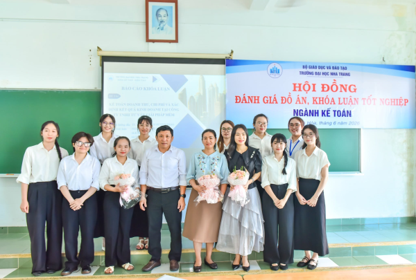 Lễ bảo vệ Khóa luận tốt nghiệp ngành Kế toán - Kiểm toán K64: Khép lại hành trình 4 năm thanh xuân rực rỡ